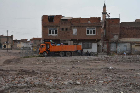 ‘Nasıl yaşayayım? Mecbur kaldım evimi boşaltmaya’