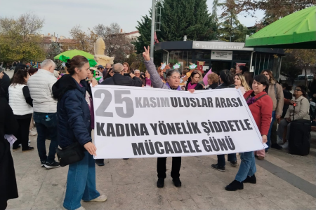 Mamaklı kadınlar şiddete ve yoksulluğa karşı yürüdü