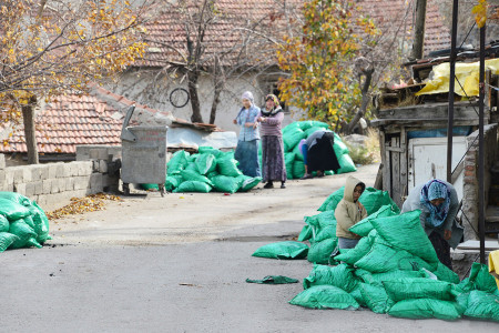 Sosyal yardımlar yoksulluğa yama yapılıyor