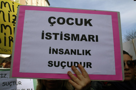 Denizli'de cinsel istismara maruz bırakılan 14 yaşındaki çocuk evde doğuma zorlandı