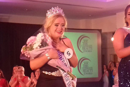 GÜNÜN GÜZELİ: Güzellik yarışmasını down sendromlu kadın kazandı