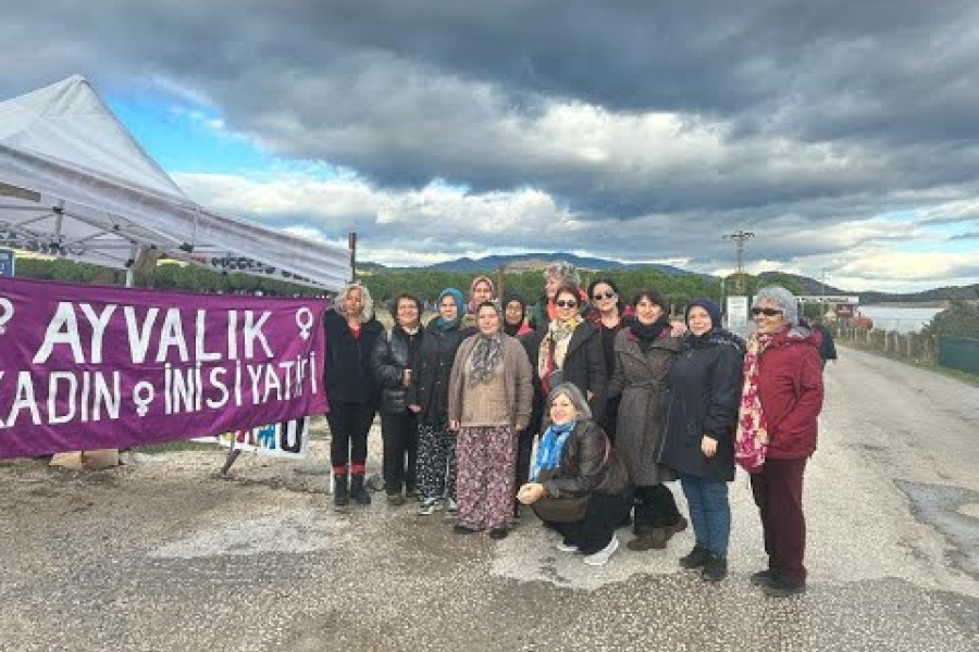 Ayvalık Kadın İnisiyatifi ve Dikili Kadın Platformu'ndan Agrobay işçilerine ziyaret