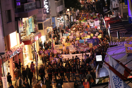 25 Kasım 2023 | İzmir'de kadınlar: Emeğimizi sömürenlere karşı haklarımızdan vazgeçmiyoruz