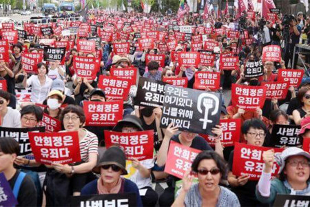 Kadınlar ‘Güney Kore kadınlar için bir ülke değil’ dedi