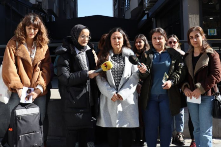 MKG tutsak kadın gazeteciler için buluştu