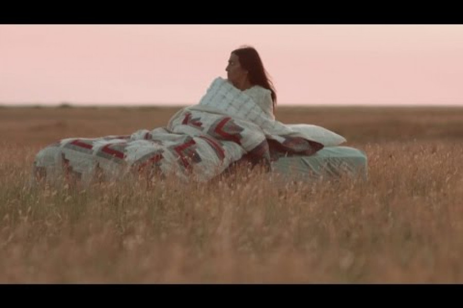 GÜNÜN ŞARKISI: Hindi Zahra’dan Silence