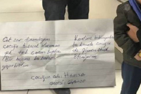 GÜNÜN İSYAN EDİLESİ OLAYI: Anne çocuğuna bakamadı, cebinde bir notla AVM’ye bıraktı