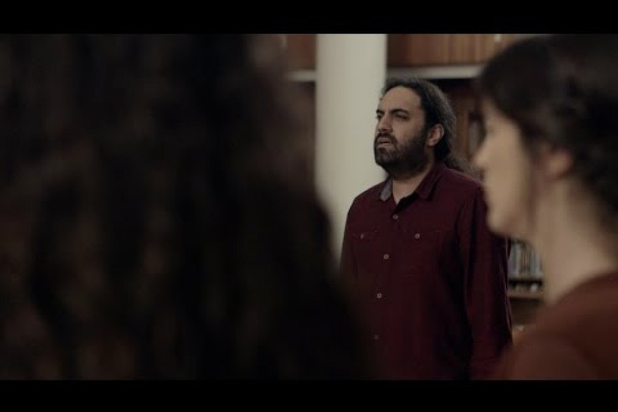 GÜNÜN ŞARKISI: Tis Trihas to Gefyri