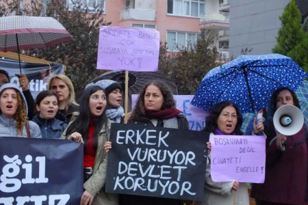 İzmir’de Aile Bakanlığına bağlı sığınmaevi kadınları sokağa mı attı?