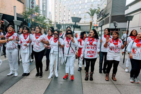 Los Angeles'ta temizlik işçileri cinsel tacizi protesto etti: Tecavüzcü sensin!