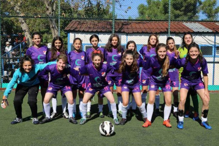 GÜNÜN ÇAĞRISI: Sahaları da tribünleri de erkeklere bırakmayın
