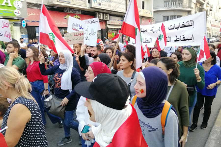 Lübnan: Krize, dini kanunlara, ataerkil baskılara tepki kadınları birleştiriyor