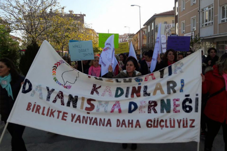 Evimize ekmek ruhumuza gül istiyoruz