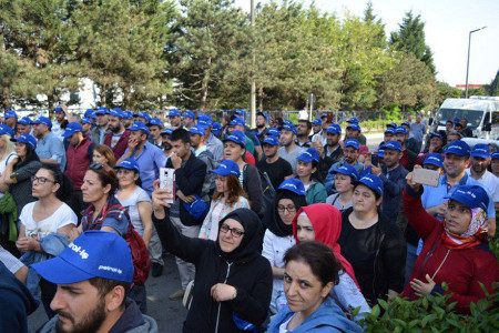 Flormar direnişi dikenli tellere rağmen sürüyor