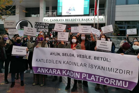 Kadın cinayetlerine karşı kadınlar sokakta: Yakılmamak için düzeninizi yıkacağız!