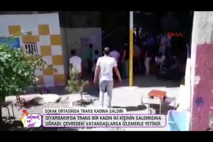 Trans kadın sokak ortasında şiddete uğradı, çevredekiler izledi