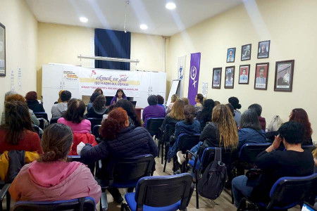 İzmir'de işçi kadın buluşması: Kadınların örgütlenmesi önündeki engelleri yine kadınlar kaldıracak