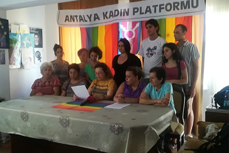 Antalya Kadın Platformu: Tüm yasakları yasaklayalım aşkım