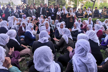 Çocukları açlık grevinde olan anneler: Çocuklarımız açlıktan ölürken Anneler Günü neyimize