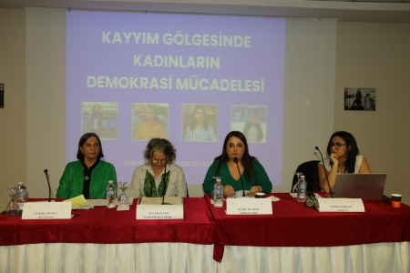 Adana'da 'Kayyım gölgesinde kadınların demokrasi mücadelesi' paneli