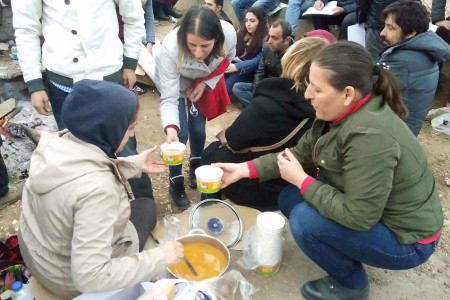 Kluh işçilerine Esenyalı Kadın Dayanışma Derneğinden destek