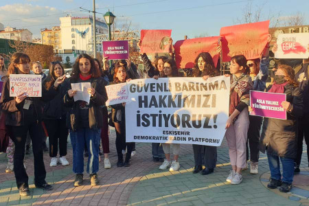 Eskişehirli kadınlar KYK yurdunda tacize tepki gösterdi: Güvenli barınma hakkımızı istiyoruz
