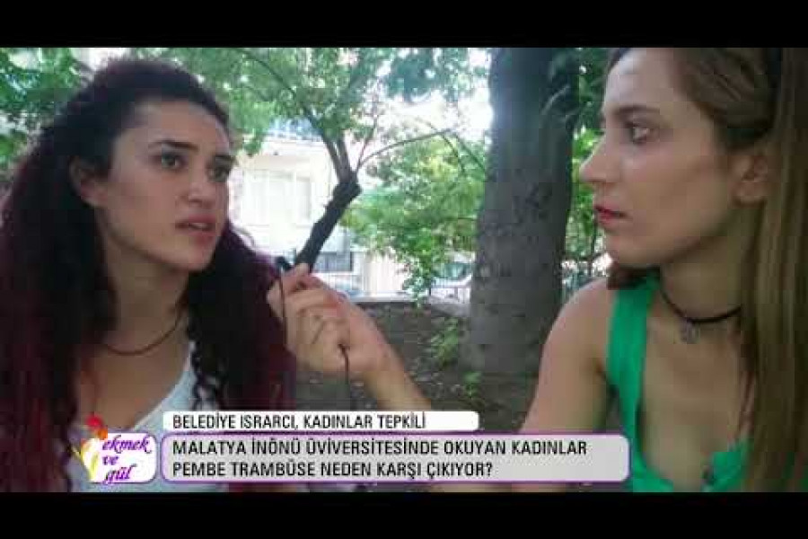 Pembe trambüste belediye ısrarcı, kadınlar tepkili