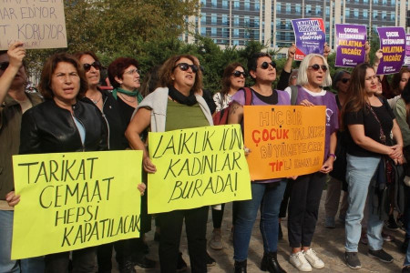Kadınların mücadelesi karanlığa geçit vermedi| Hiranur Vakfı istismar davasında sanıklara hapis cezası verildi