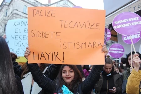 Küçükçekmece’de çocuk istismarı protestosu