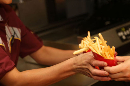 Bakkallıktan McDonals çalışanlığına uzanan bir hikaye