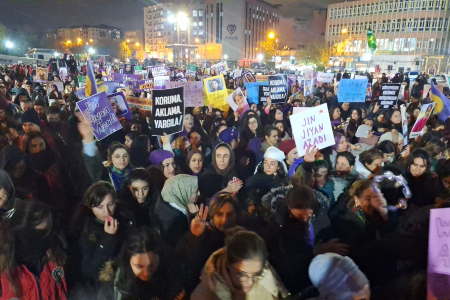 25 Kasım 2024| Bölge illerinde kadınlar 'Jin, jiyan, azadi' sloganıyla sokakta