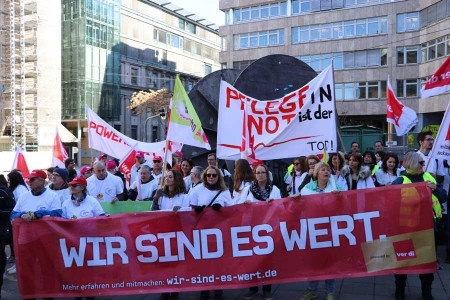 Alman Sendikalar Birliği seçimler için kadınlara yönelik taleplerini açıkladı