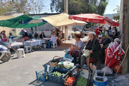 Uzundere pazarcı esnafı kadınlar: Üretiyoruz ama hayat pahalılığına yetişemiyoruz