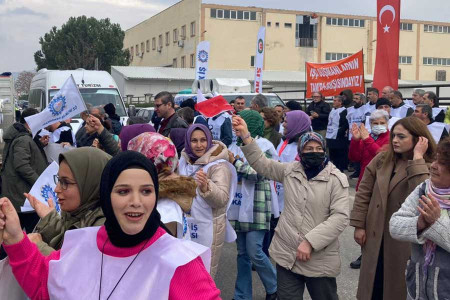 Barutçu Tekstil işçileri direnişlerinin 82’nci gününde: Hakkımızı alana kadar buradayız