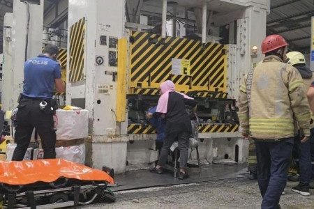 Kadın işçinin eli prese sıkıştı, saatlerce yardım bekledi