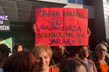 Devlet şiddete karşı adım atmazken kadınlar kendince yollar buluyor