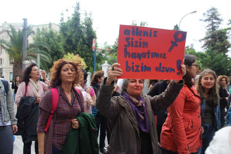 AKP’nin kadınlara vaadi: Gelecek vaadi ve güvencesizlik