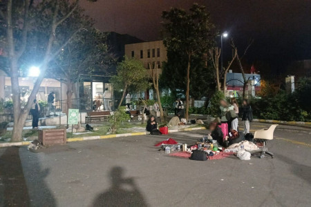 Vezneciler KYK yurdunda öğrenciler yurda alınmıyor