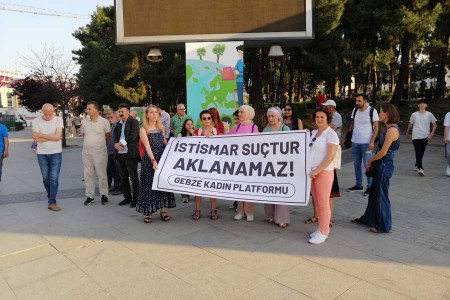 Gebze’de çocuğun istismarcısıyla evlendirilmesi onayına kadınlar tepki gösterdi