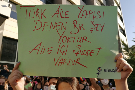 Evli olduğu kadını öldürmeye çalışan erkek 5 yaşındaki kızını öldürdü