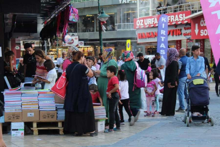 Kadınların yükü katlandı, bıçak kemiğe dayandı