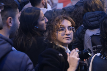 Evrensel Gazetesi muhabiri Nisa Sude Demirel ve ETHA muhabiri Elif Bayburt adlli kontrol ile serbest
