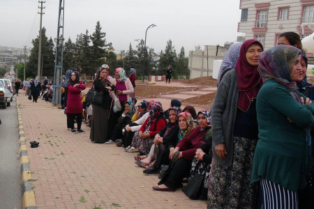 Türkiye’nin ‘refah' fotoğrafı! Kilis’te binlerce kişilik iş kuyruğu