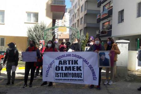 Kadınlar Reyhan Korkmaz’ın evinin önündeydi: İstanbul Sözleşmesi uygulansın