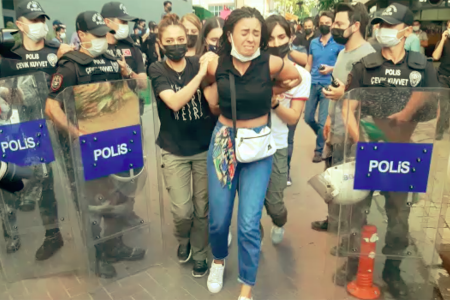 Ankara’da katledilen Azra ve Emine için yapılan eyleme polis saldırısı