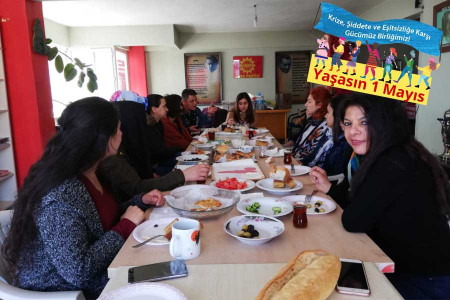 Esenyurt’ta kadınlar 1 Mayıs öncesi kahvaltıda buluştu
