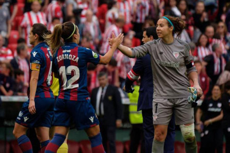 İspanya’da kadın futbolcular greve çıkıyor