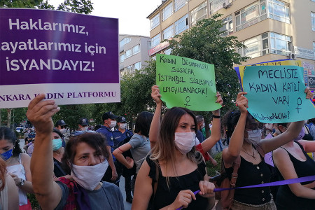 Gölge komisyon kuran CHP’li kadın milletvekilleri Danıştay’a çağrı yaptı