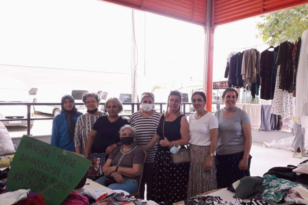 Bursa’da kadınlardan afet mağdurlarıyla dayanışma kampanyası