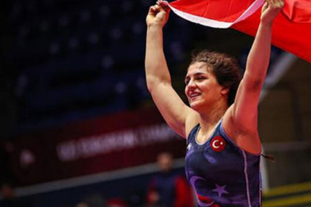 Milli güreşçi Nesrin Baş, Avrupa şampiyonu oldu
